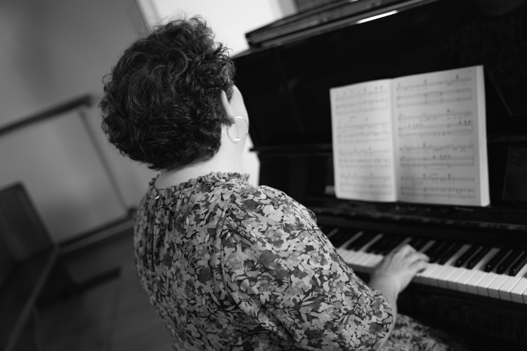 Sophie Crowley: pianist, accompanist, music teacher. Photo shot at St. John's Church, Harpenden. 